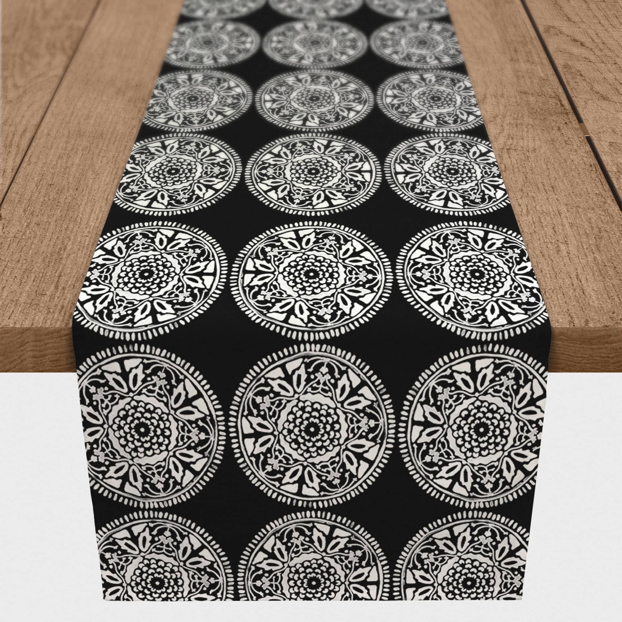 Small Medallions Indoor/Outdoor Table Runner